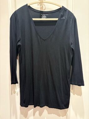 Neiman Marcus Black V-Neck 3/4 Sleeve Tee
